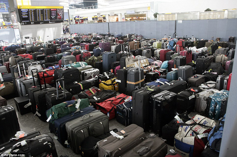 Heathrow Terminal 5 check-in chaos after baggage belt BREAKS – Moov ...